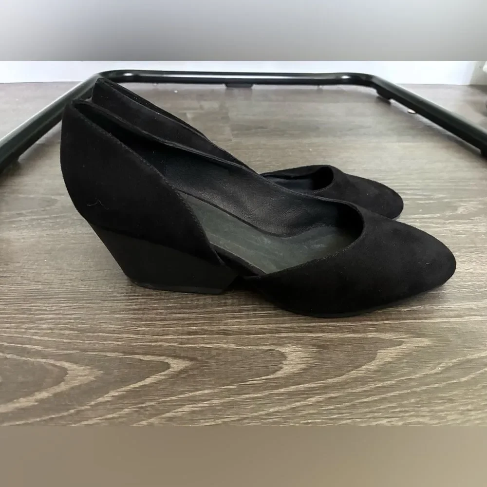 Eileen Fisher Lily half d'Orsay wedge pump slip on black suede Sz 7